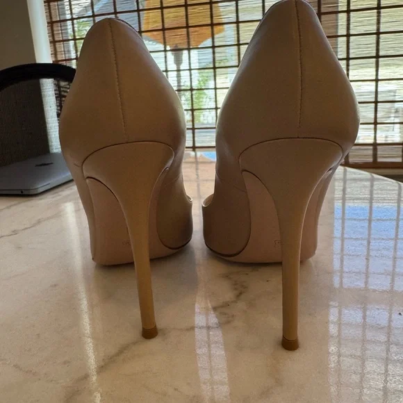 Gianvito Rossi Beige Leather Heels 42 - Picture 3 of 4